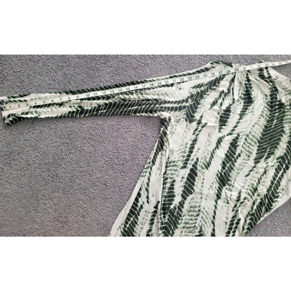 Elegant Green and White Patterned Dress - Picture 11 of 12